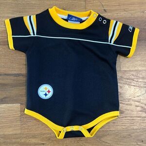 Pittsburgh Steelers NFL Reebok Infant One Piece Outfit. Size 3/6 Months